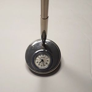 RARE VINTAGE GORGEOUS CHROME BULOVA PEN DESK CLOCK W/ WORKING PEN